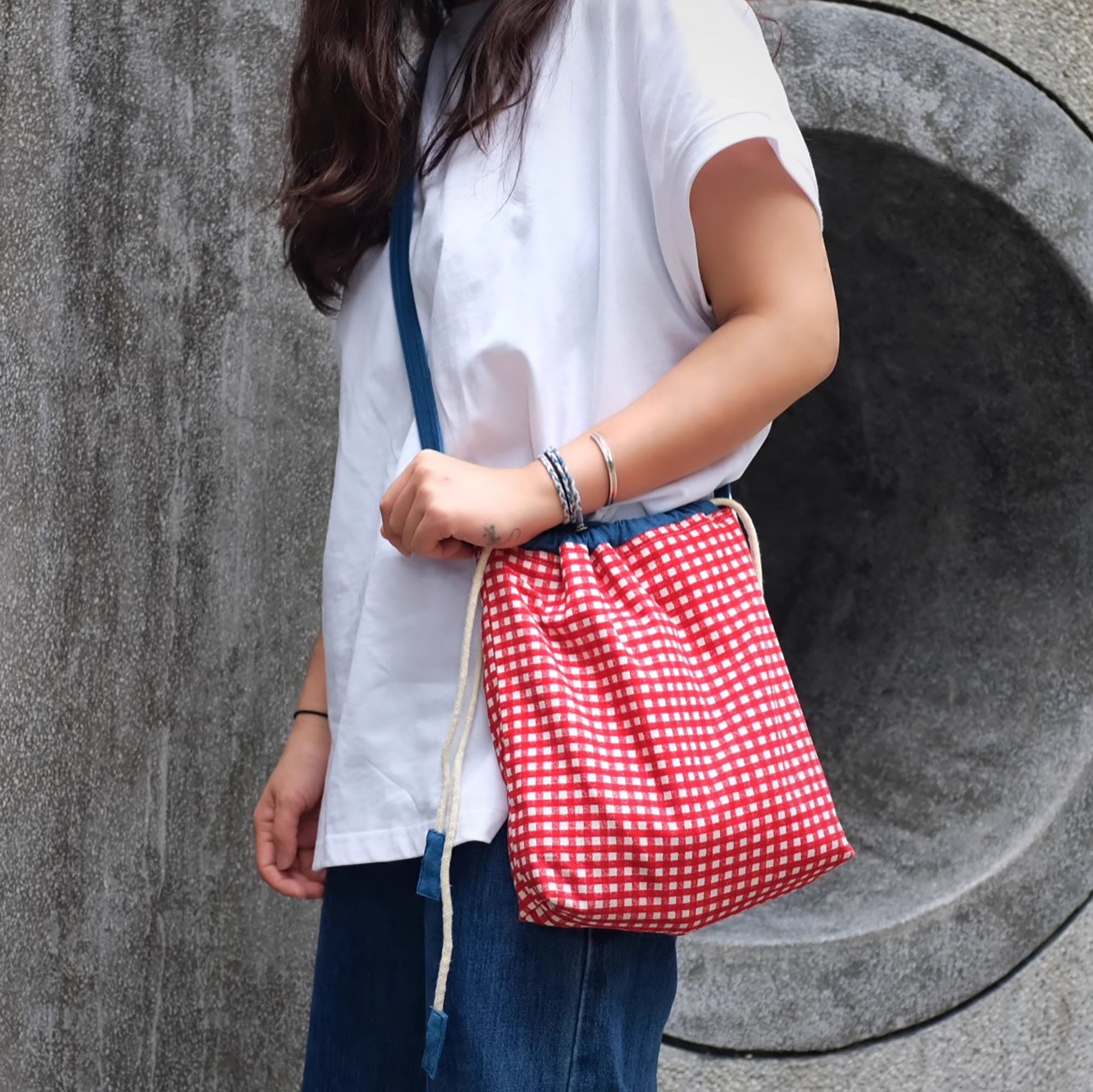 Sac à bandoulière artisanal en coton à carreaux