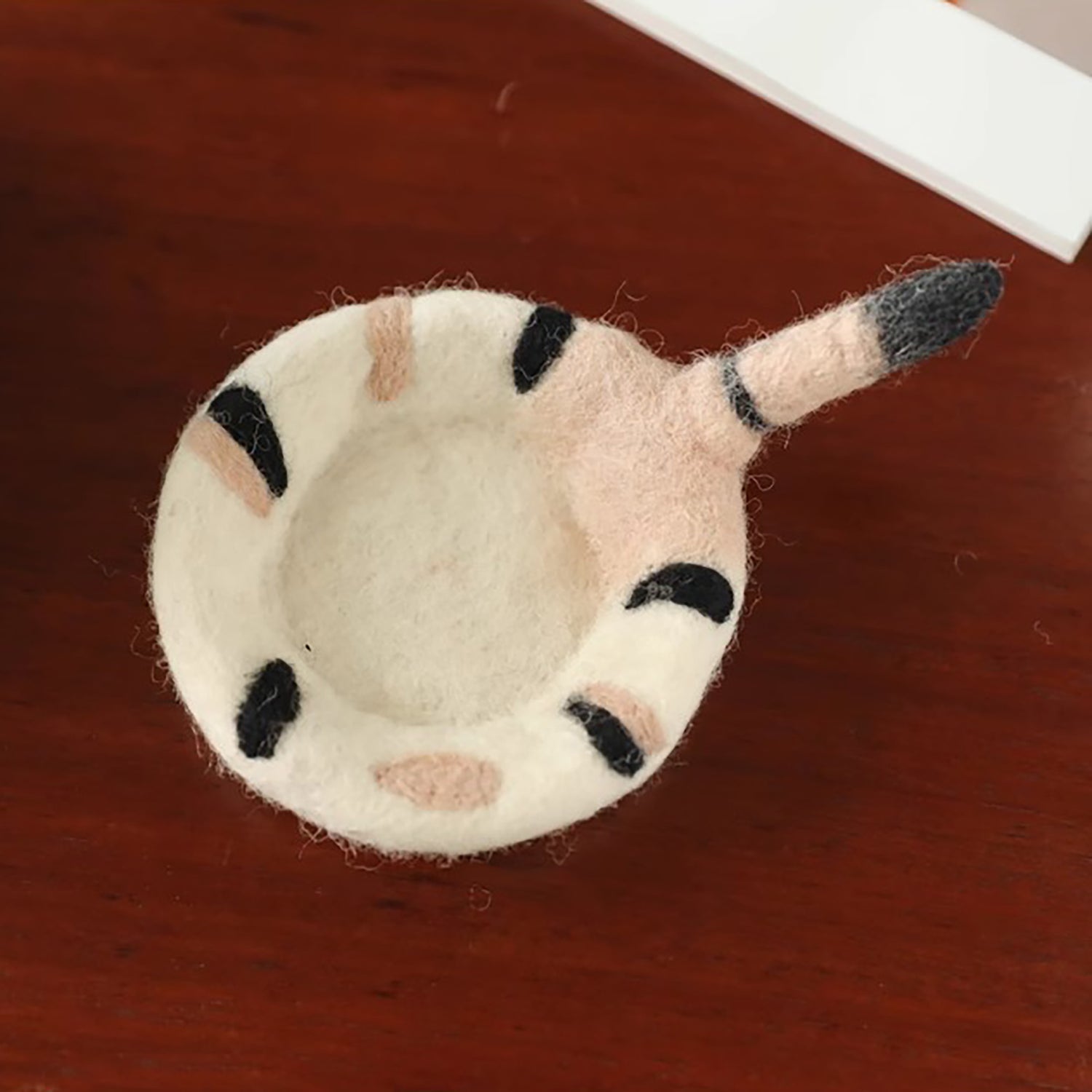 Dessous de verre en feutre de laine avec motif queue de chat