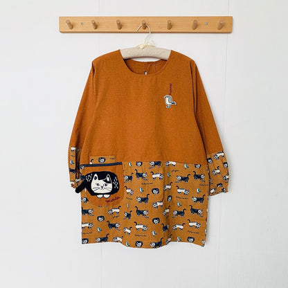 Tablier Kusuguru long à manches avec motif chat