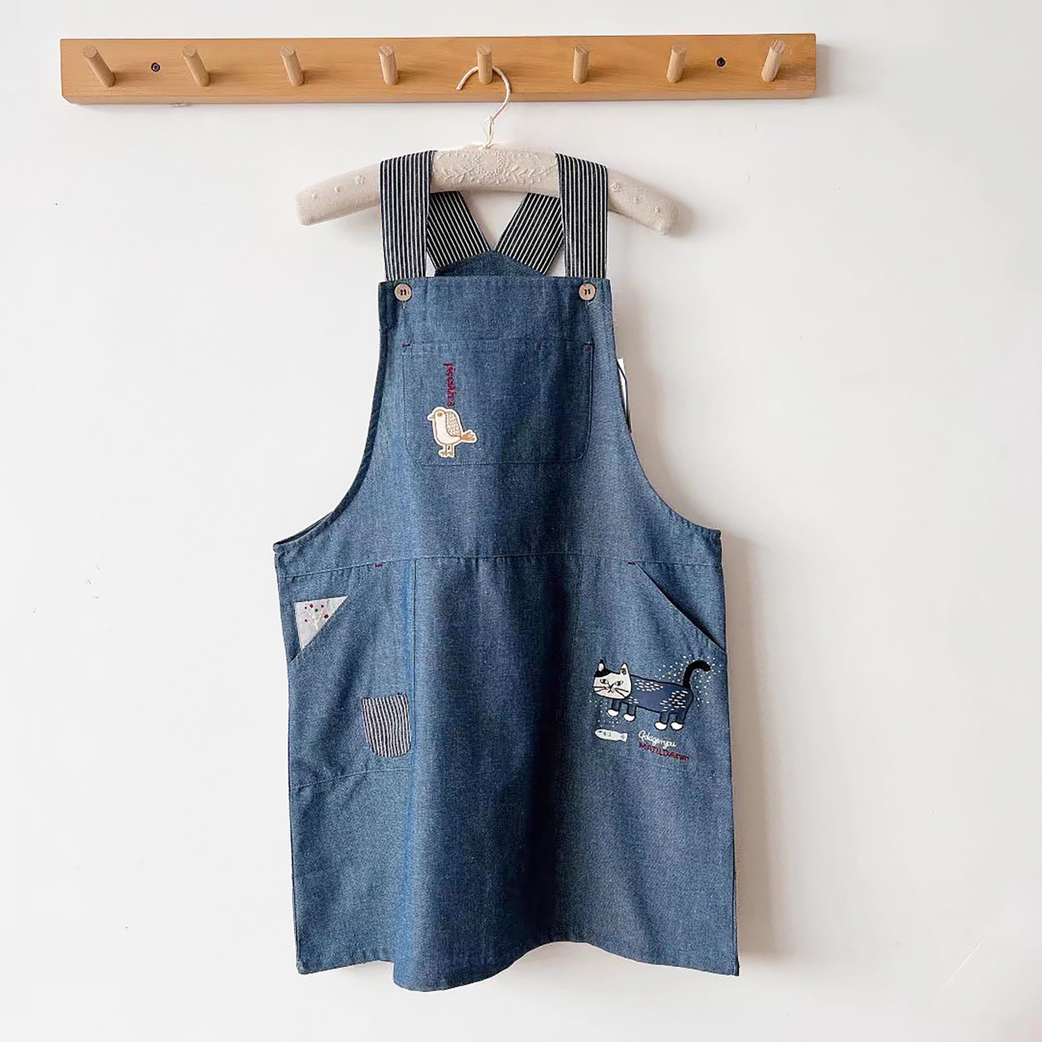 Tablier Kusuguru avec motif chat