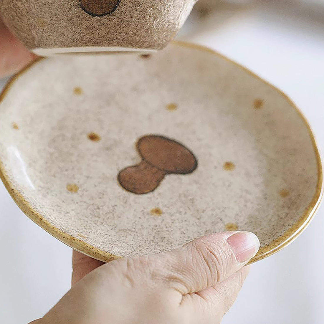 Tasse à café artisanale avec motif champignon