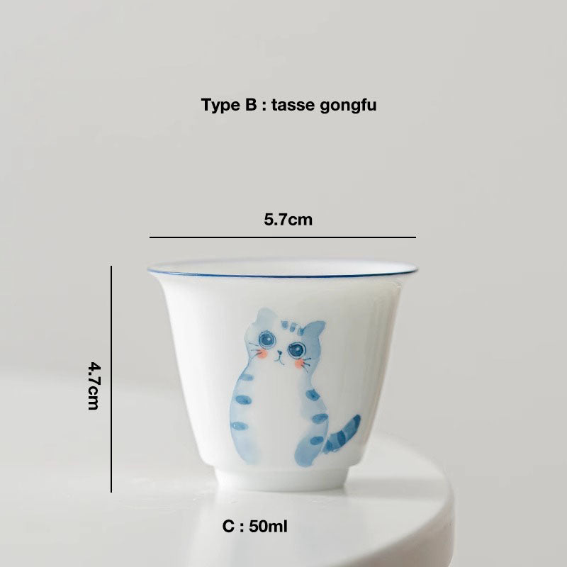 Tasses en porcelaine blanche avec motif de chat mignon