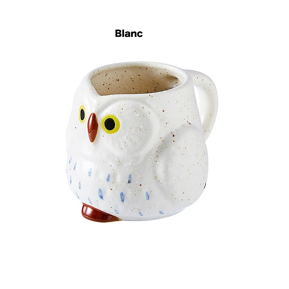 Théière et tasses avec un mignon design de hibou