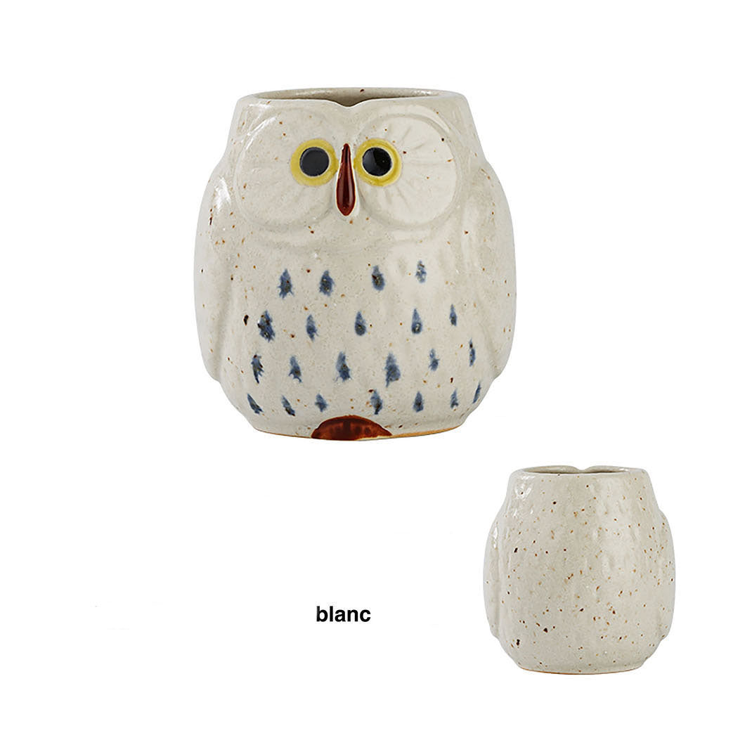 Théière et tasses avec un mignon design de hibou