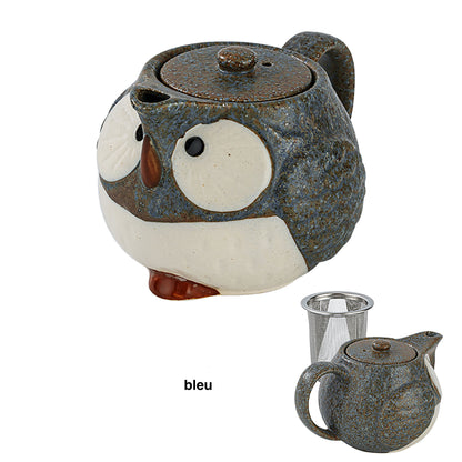 Théière et tasses avec un mignon design de hibou