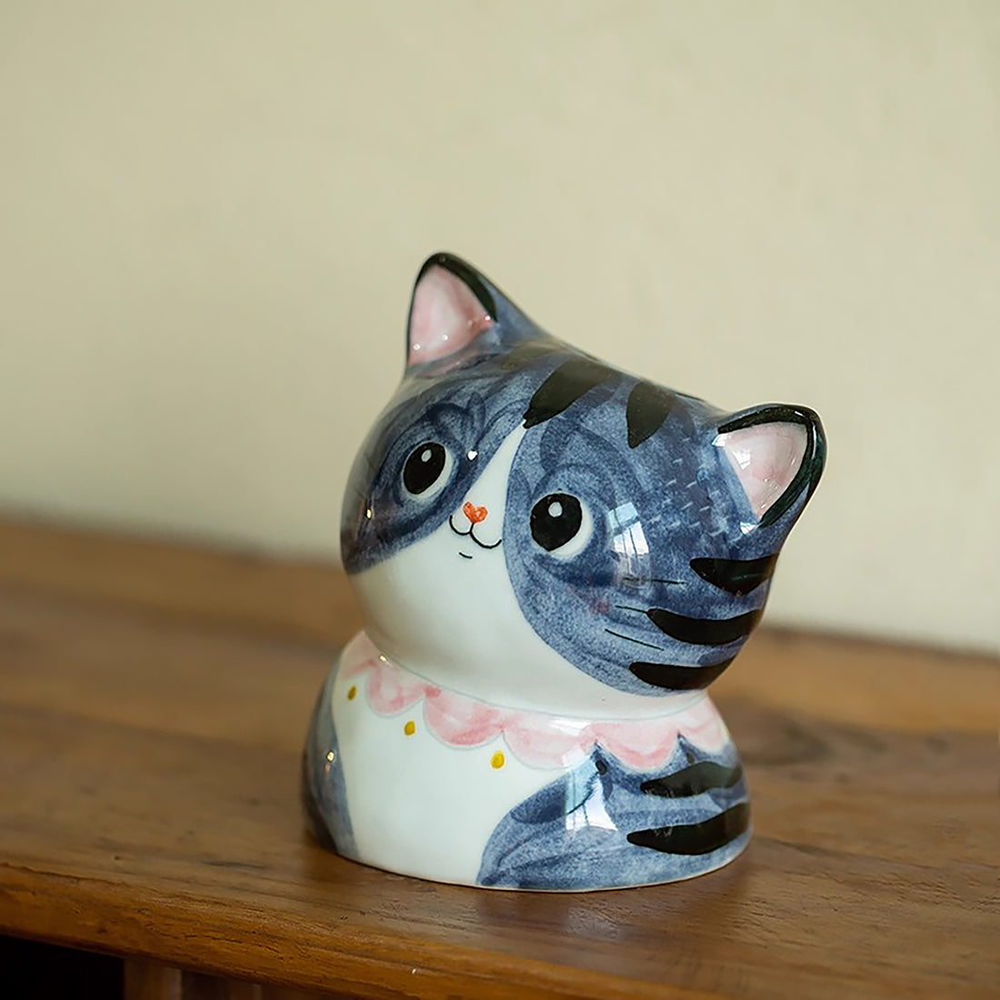 Vase mignon en céramique peinte à la main