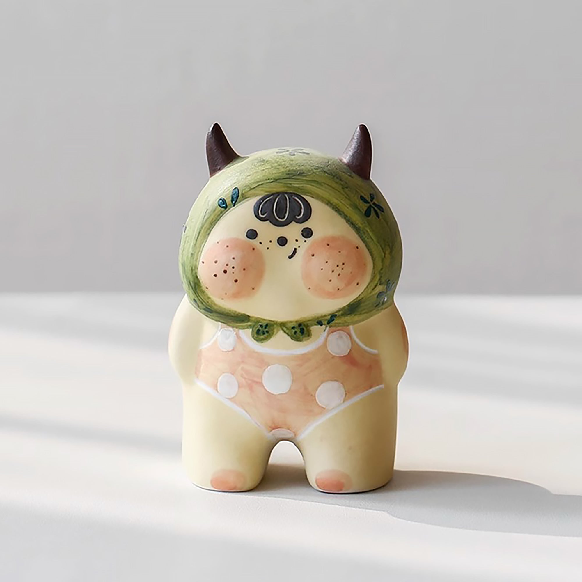 Handgefertigte Keramikpuppenfigur