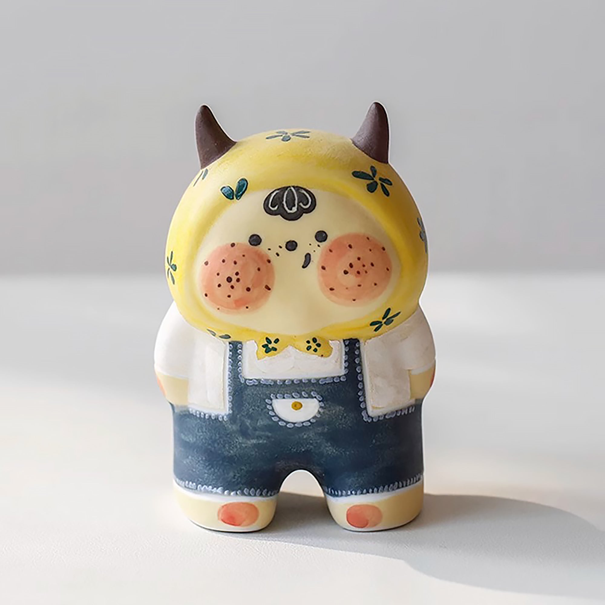 Handgefertigte Keramikpuppenfigur