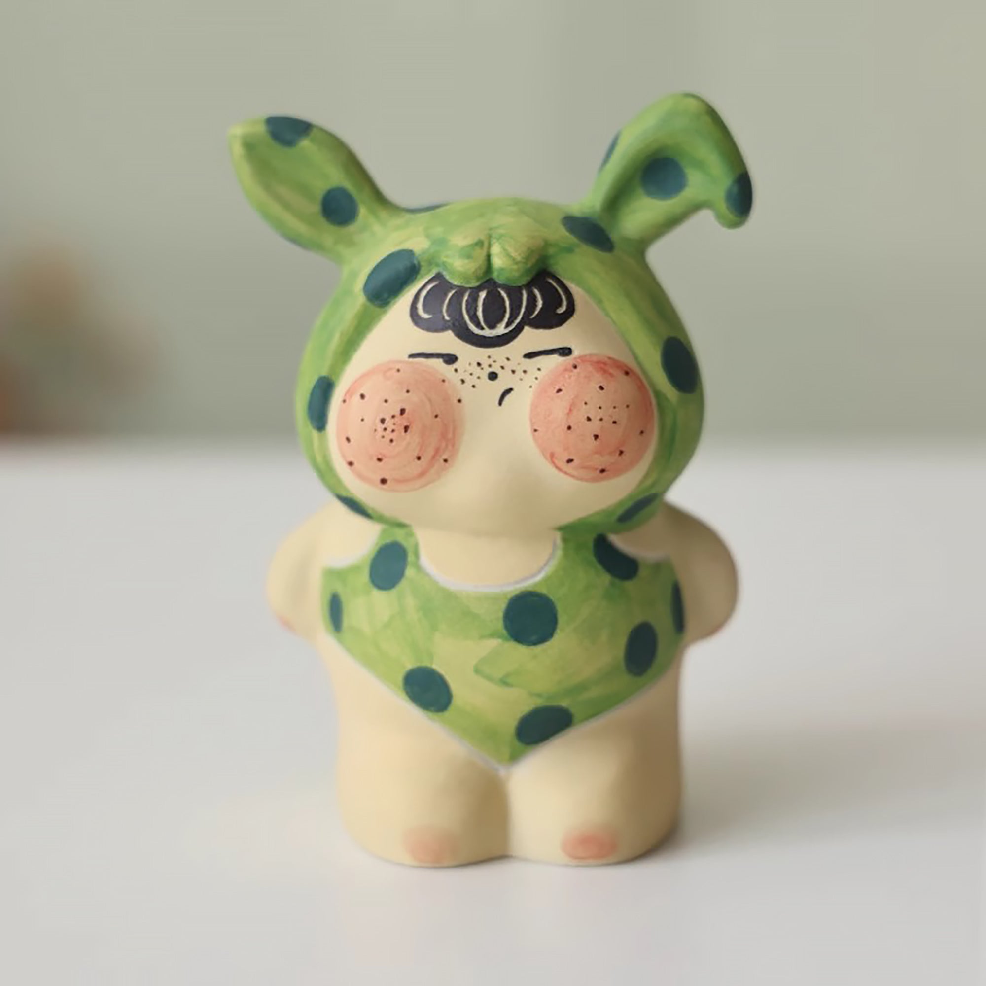 Handgefertigte Keramikpuppenfigur