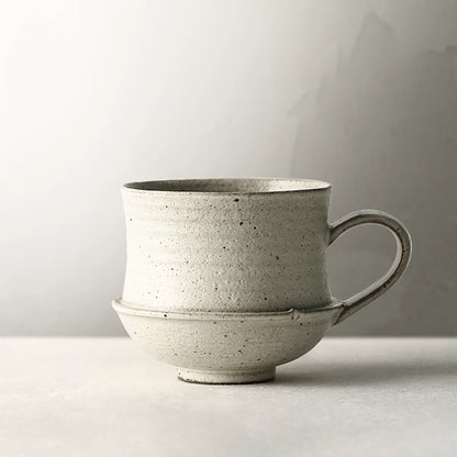 Mug à café en grès artisanal de style minimaliste