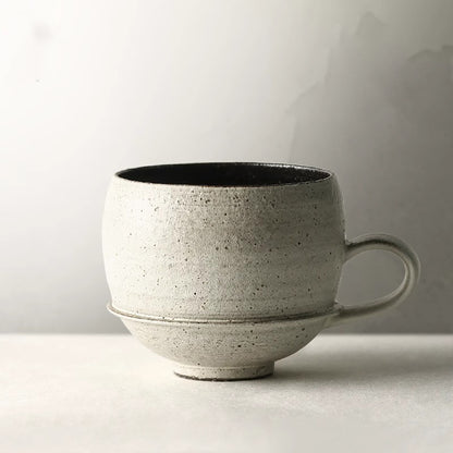 Mug à café en grès artisanal de style minimaliste