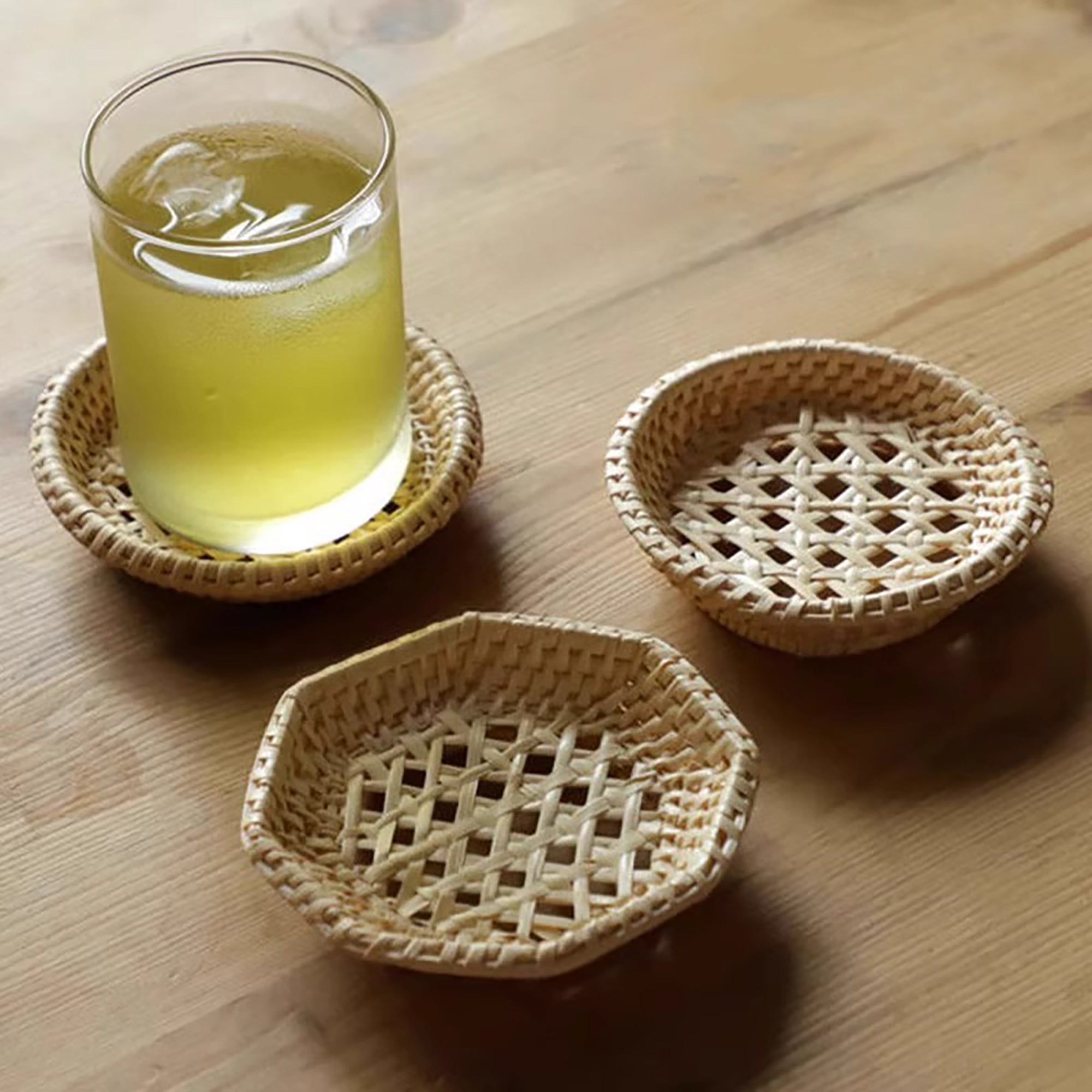 Sous-verre tressé en rotin fait main par Matsunoya