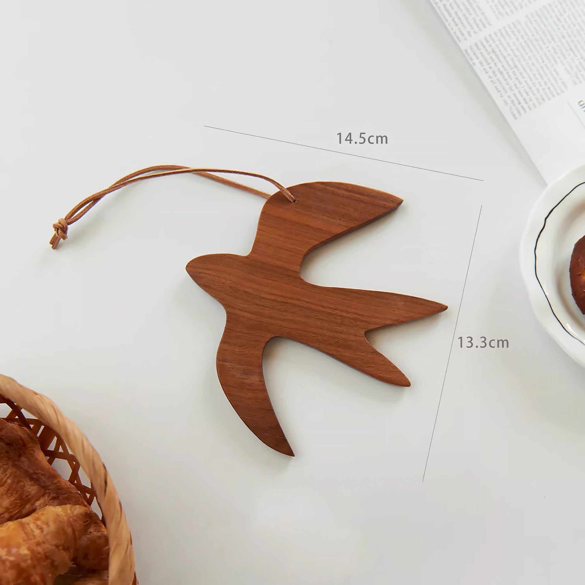 Sous-verre en bois de noyer forme hirondelle