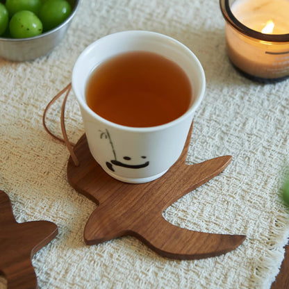 Sous-verre en bois de noyer forme hirondelle