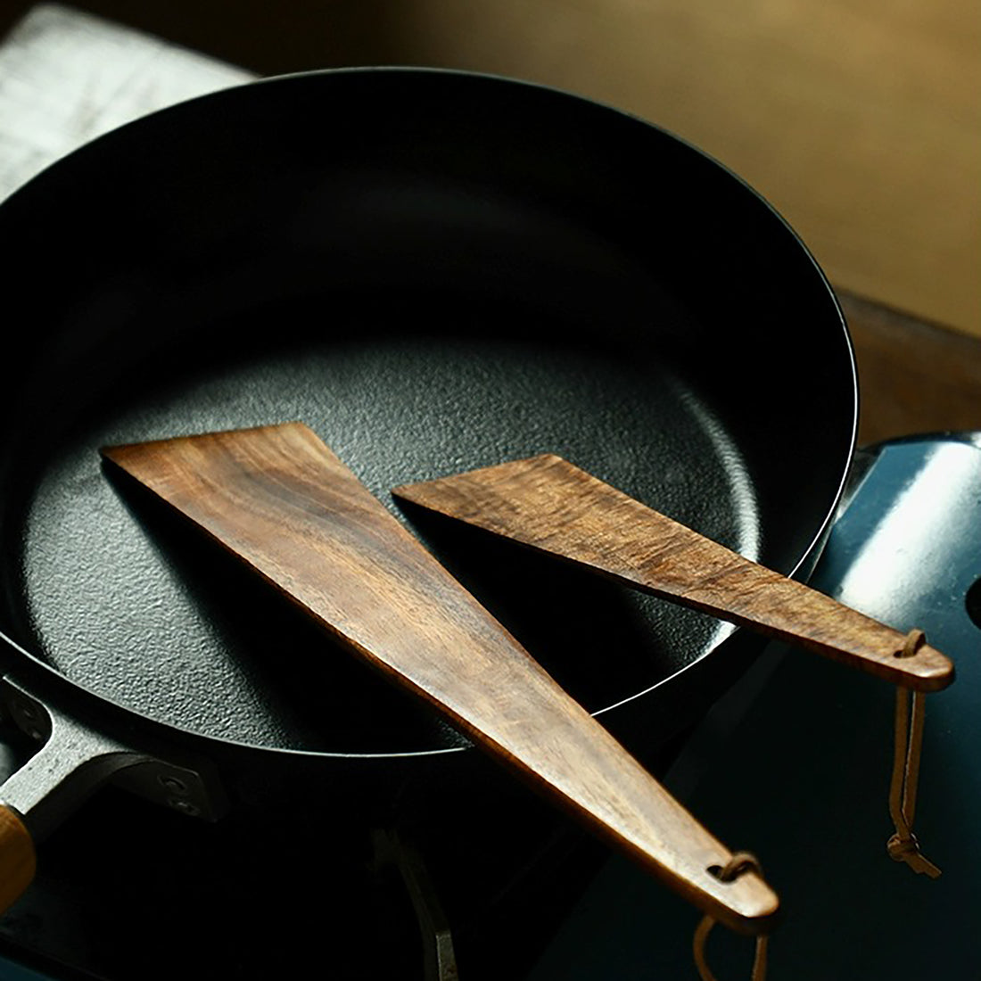 Spatule plate triangulaire en bois de teck