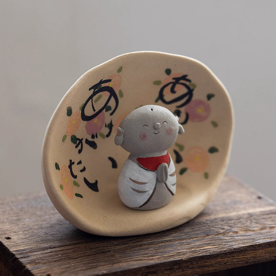 Objet décoratif Jizō en céramique Mino-yaki avec Maison de prière apaisante