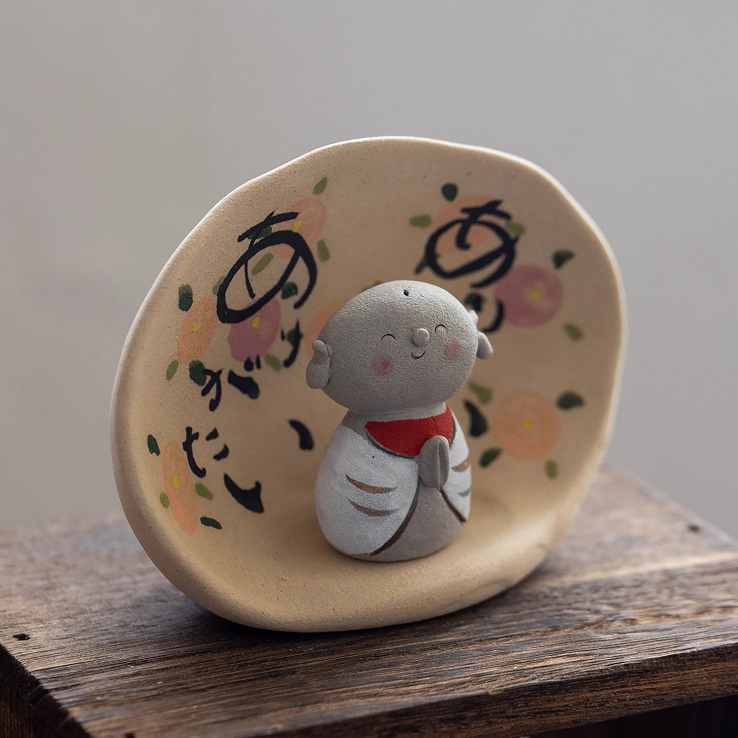 Objet décoratif Jizō en céramique Mino-yaki avec Maison de prière apaisante