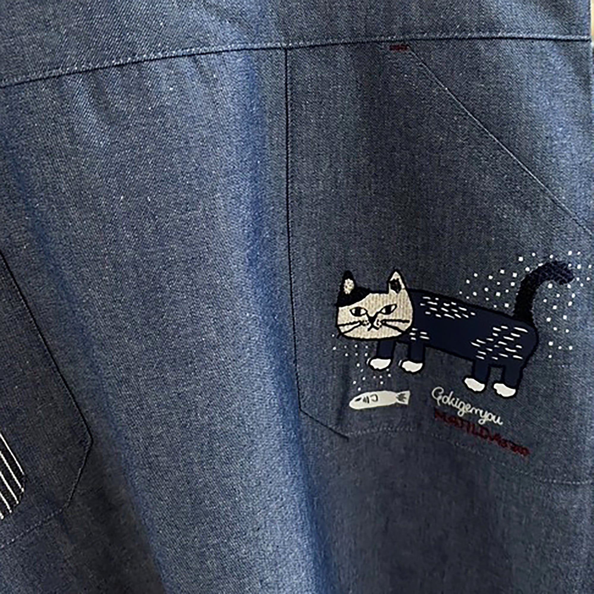 Tablier Kusuguru avec motif chat