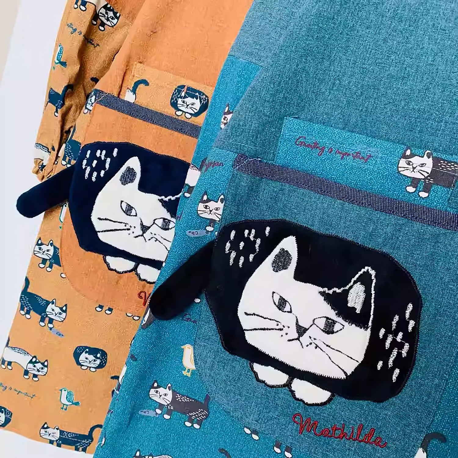 Tablier Kusuguru long à manches avec motif chat