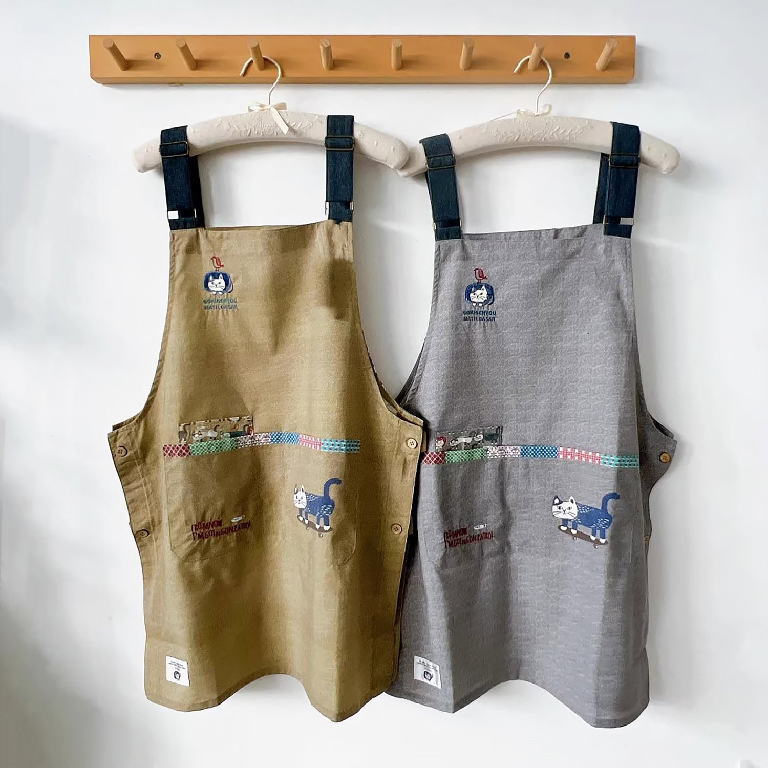 Tablier Kusuguru réversible avec motif chat