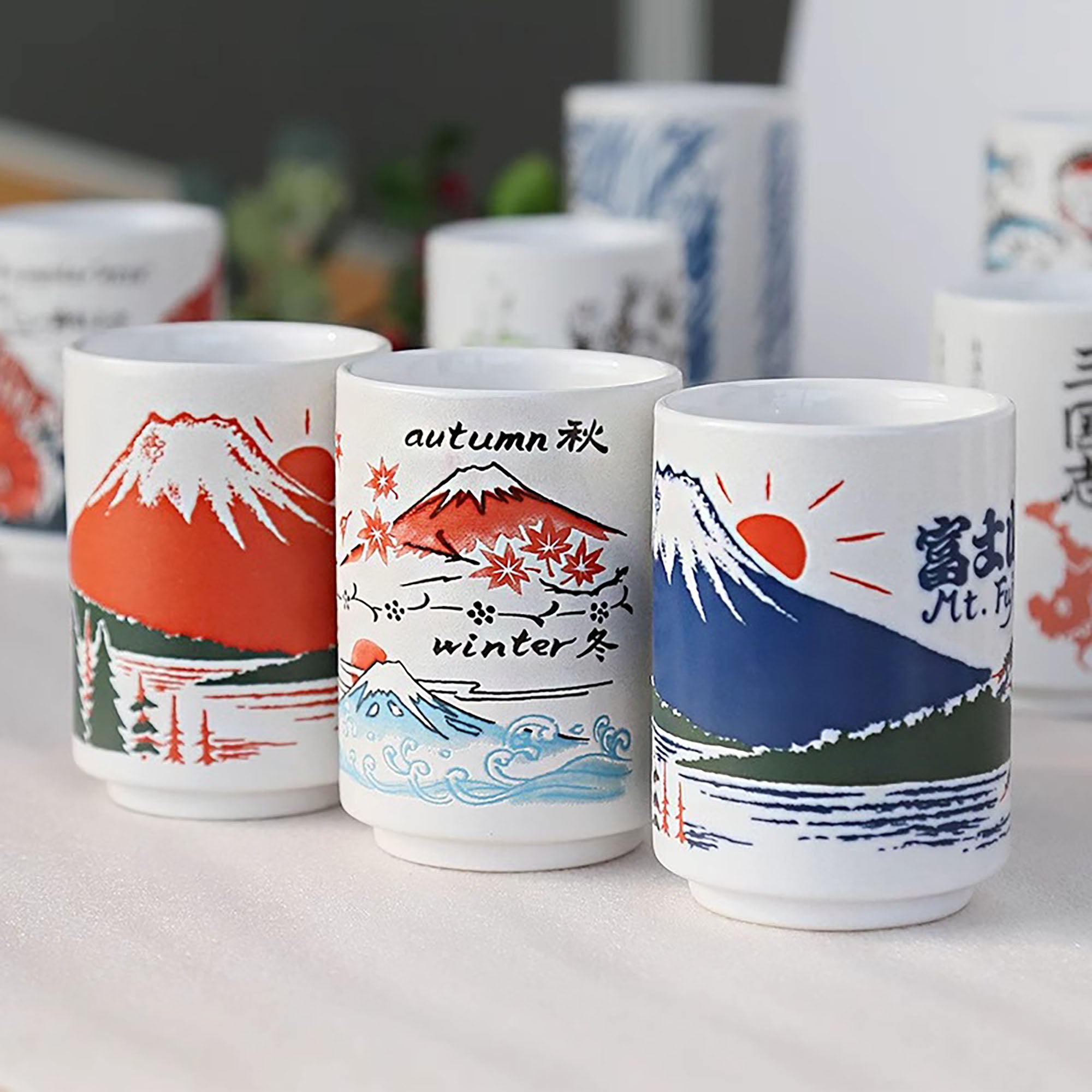Keramiktasse mit japanischen Kultur- und Gastronomiemotiven