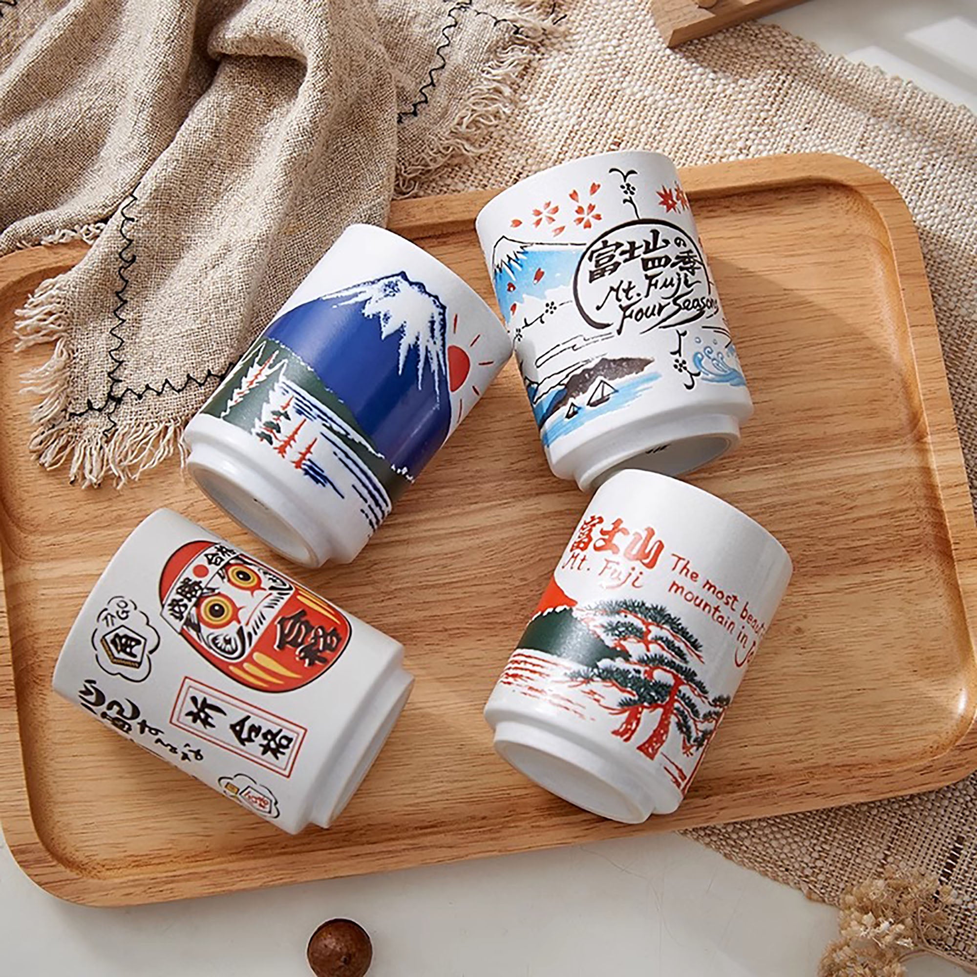 Keramiktasse mit japanischen Kultur- und Gastronomiemotiven