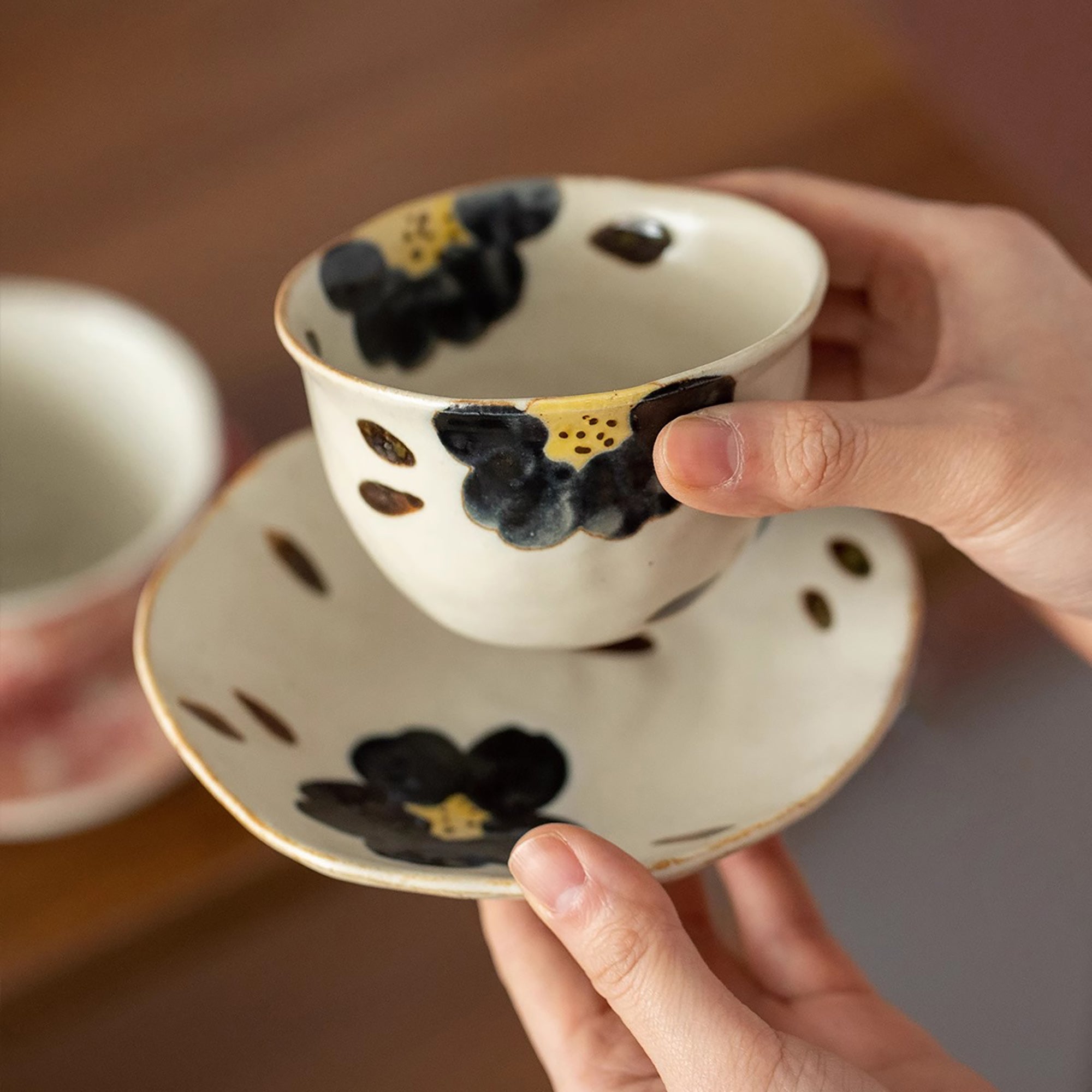 Tasse et soucoupe en grès Tokoname  avec Motif floral