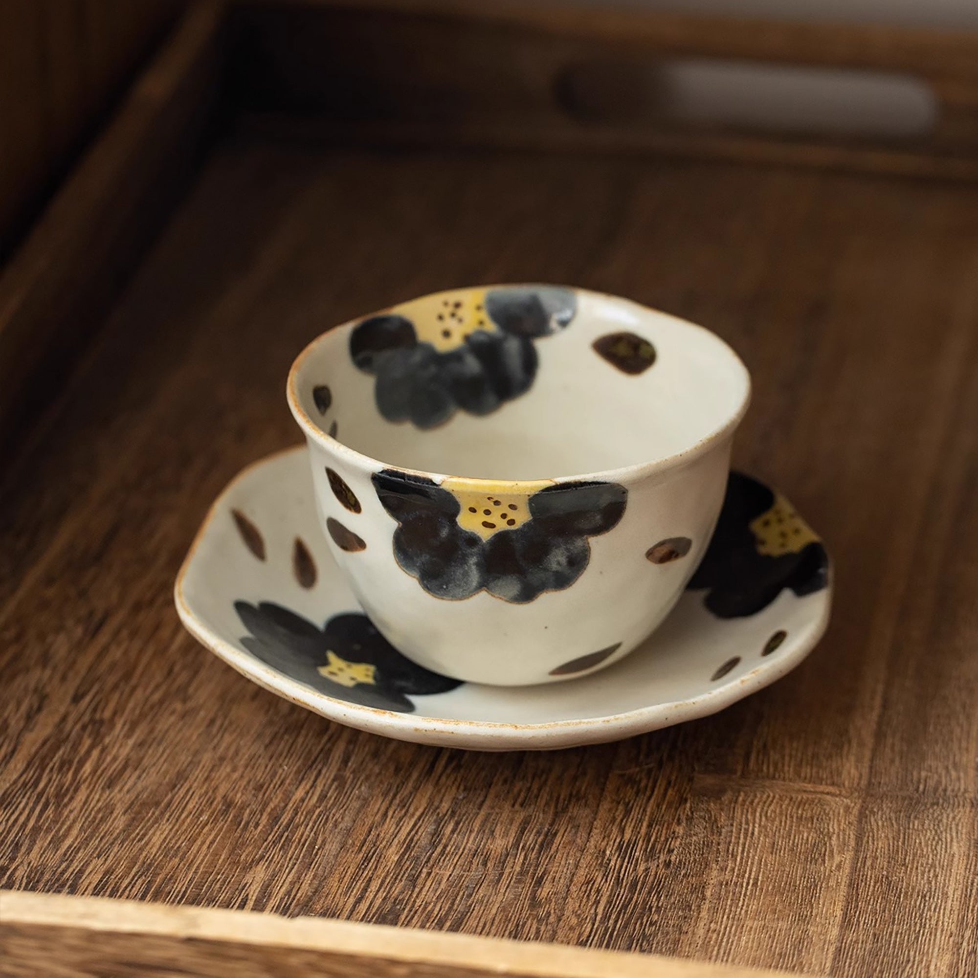 Tasse et soucoupe en grès Tokoname  avec Motif floral