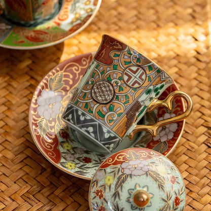 Tasse Aritayaki style Rinkuro décor impérial doré