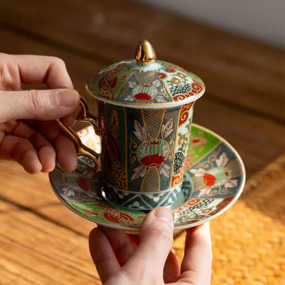 Tasse Aritayaki style Rinkuro décor impérial doré