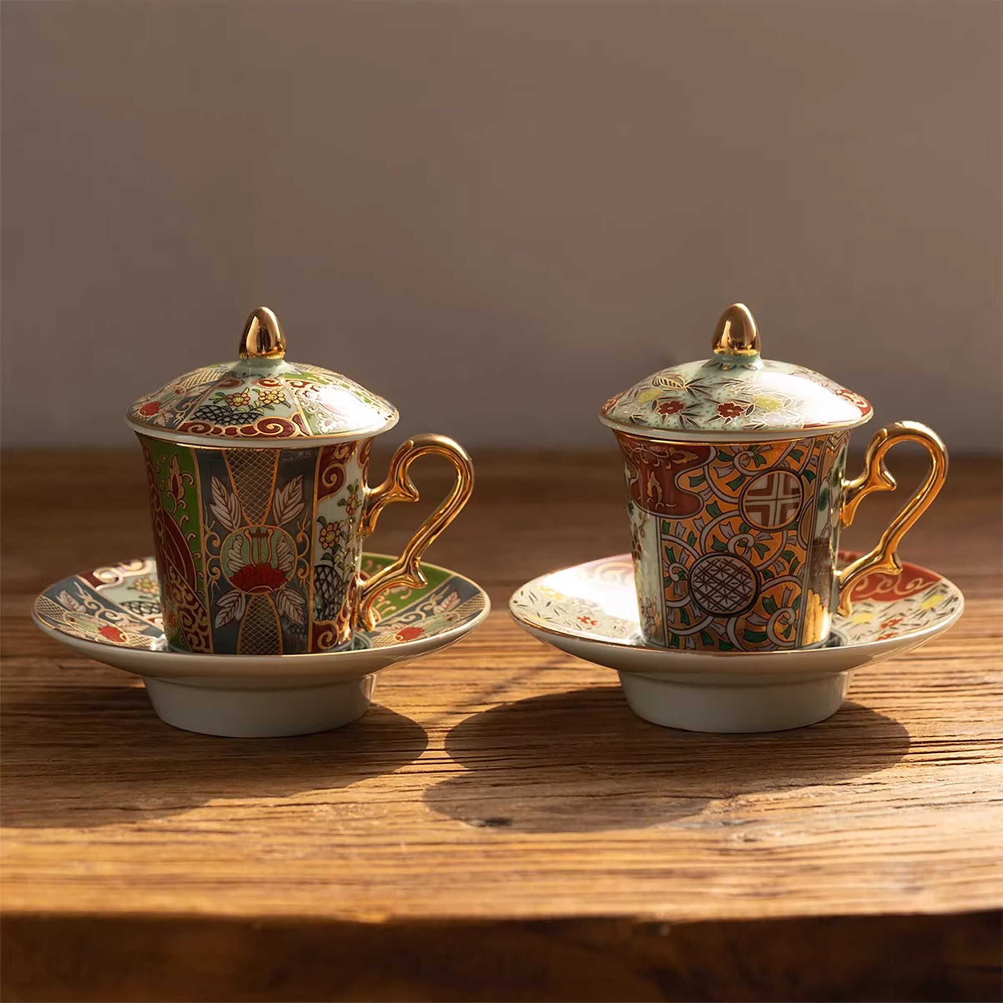 Tasse Aritayaki style Rinkuro décor impérial doré