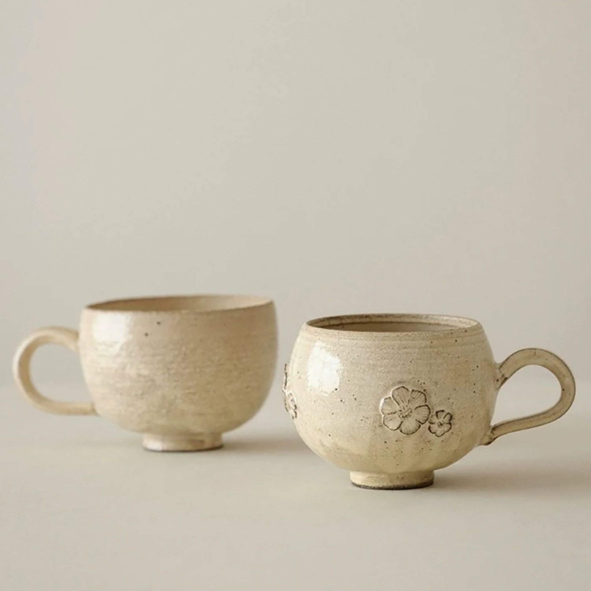 Tasse à café en céramique Kohiki à fleurs en relief faite main
