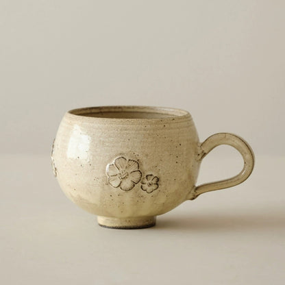 Tasse à café en céramique Kohiki à fleurs en relief faite main