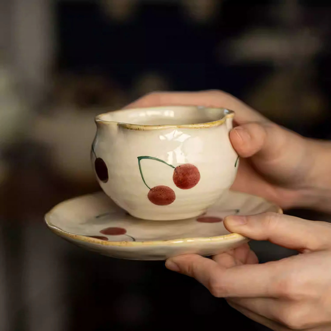 Tasse à café Minoyaki motif cerises peinte à la main