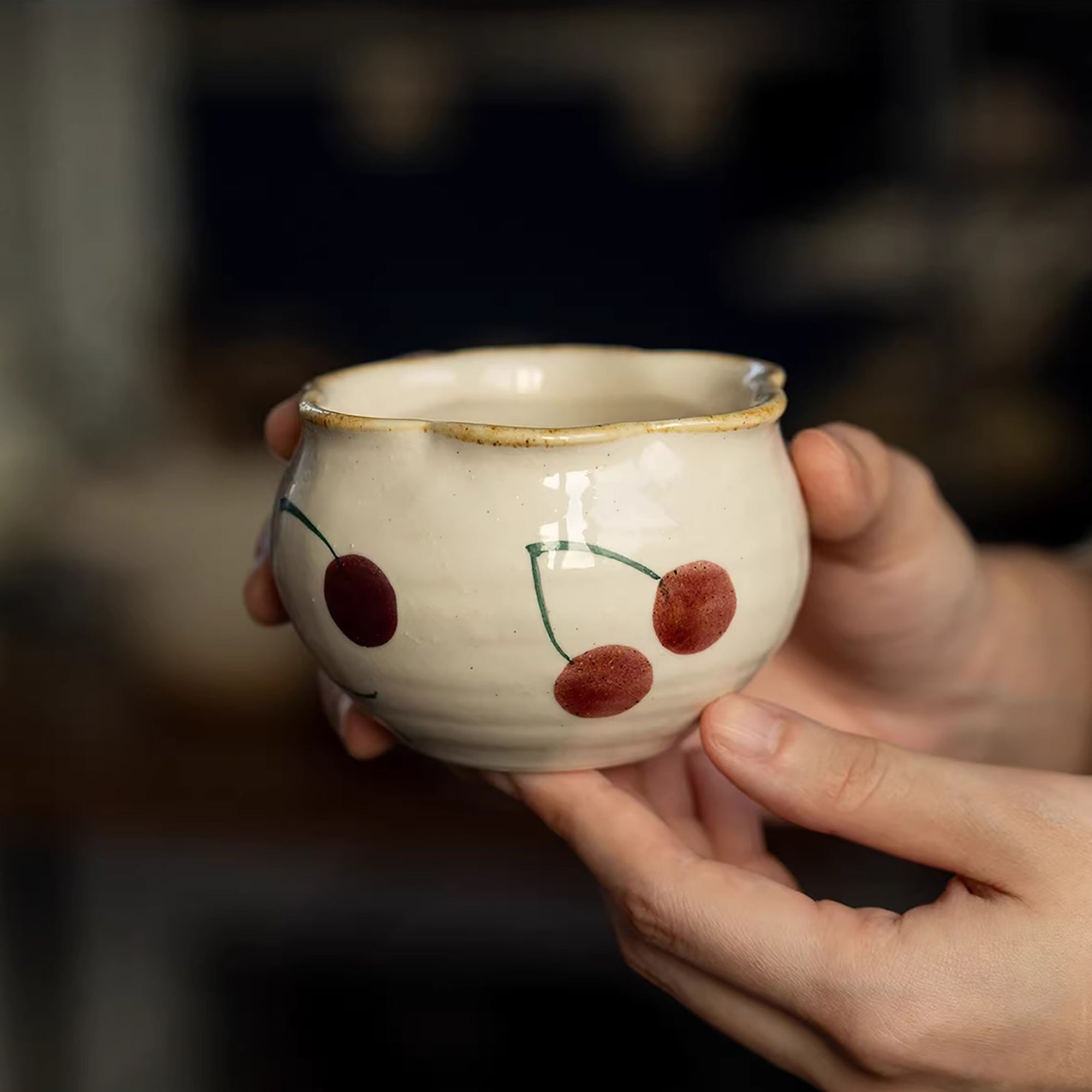 Tasse à café Minoyaki motif cerises peinte à la main