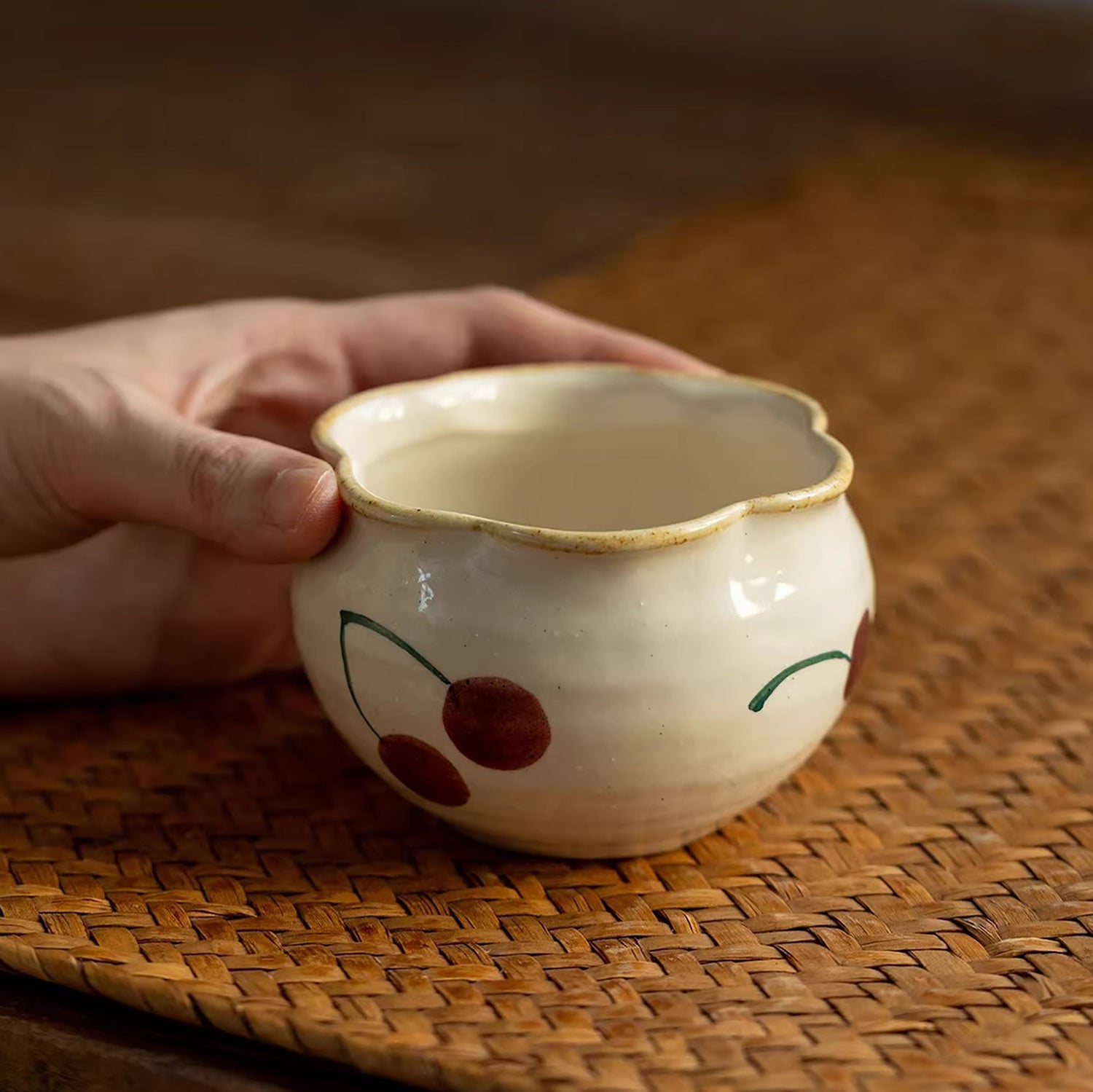 Tasse à café Minoyaki motif cerises peinte à la main