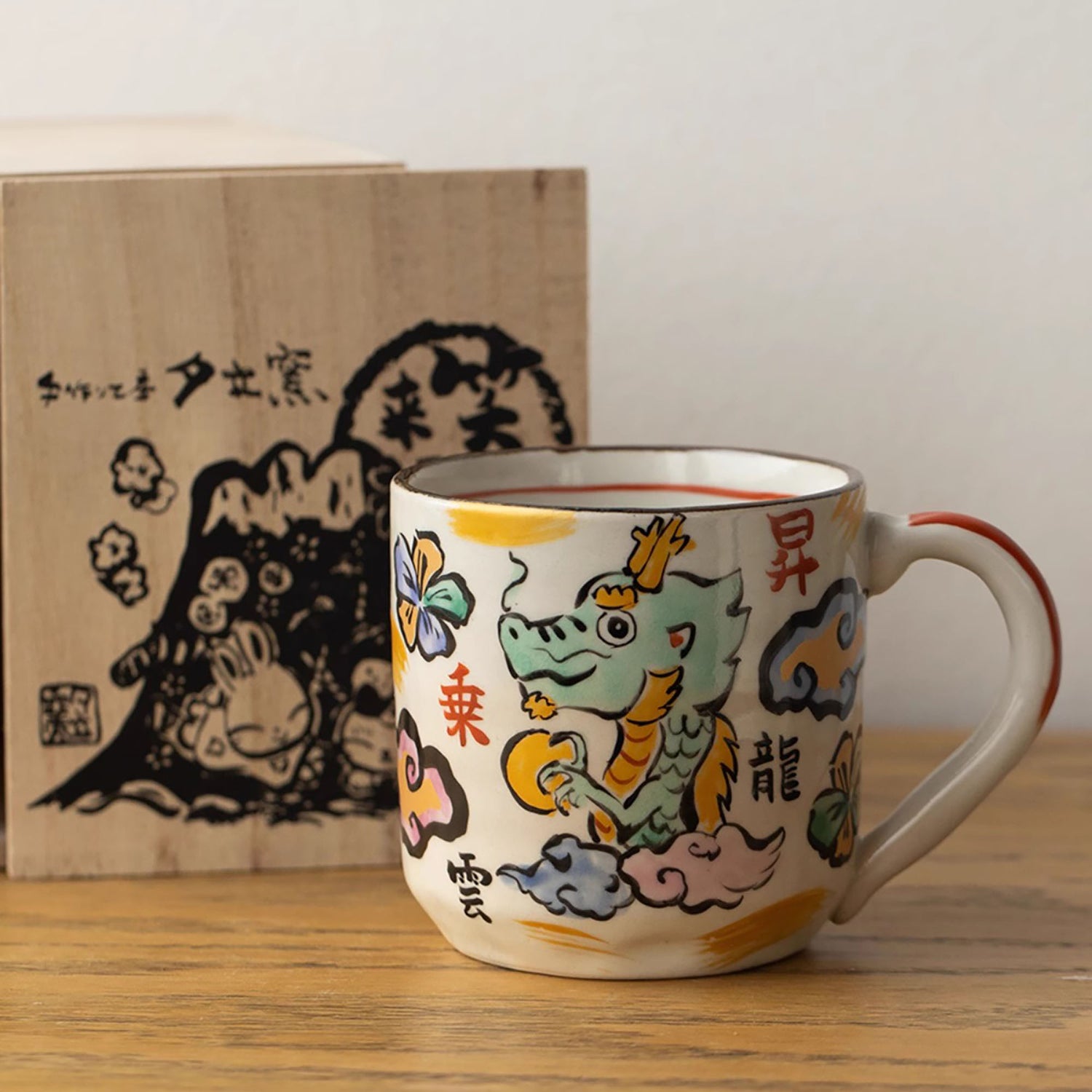 Mug Arita-Yaki avec motif Dragon Porte-Bonheur