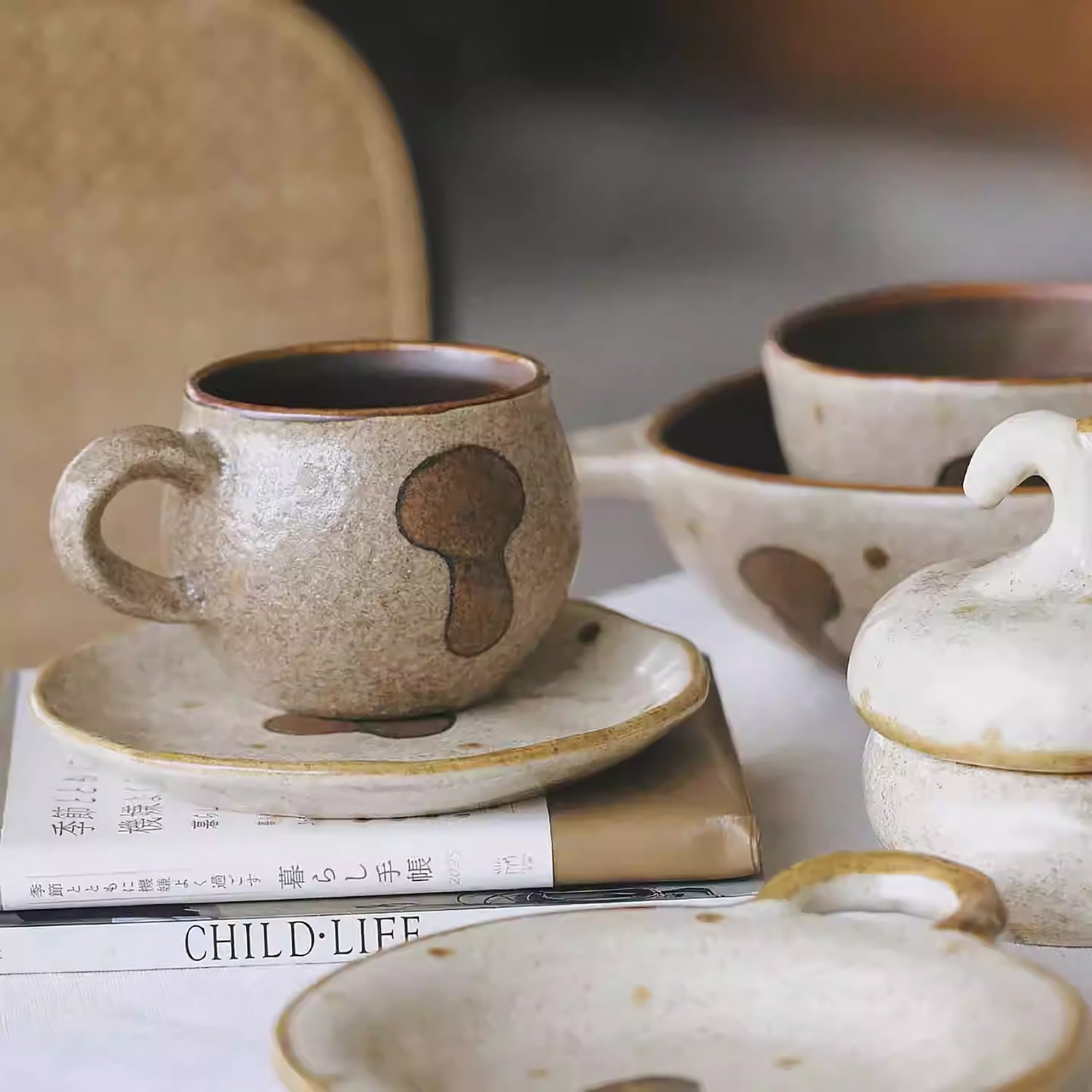 Tasse à café artisanale avec motif champignon