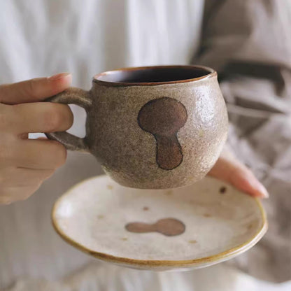 Tasse à café artisanale avec motif champignon