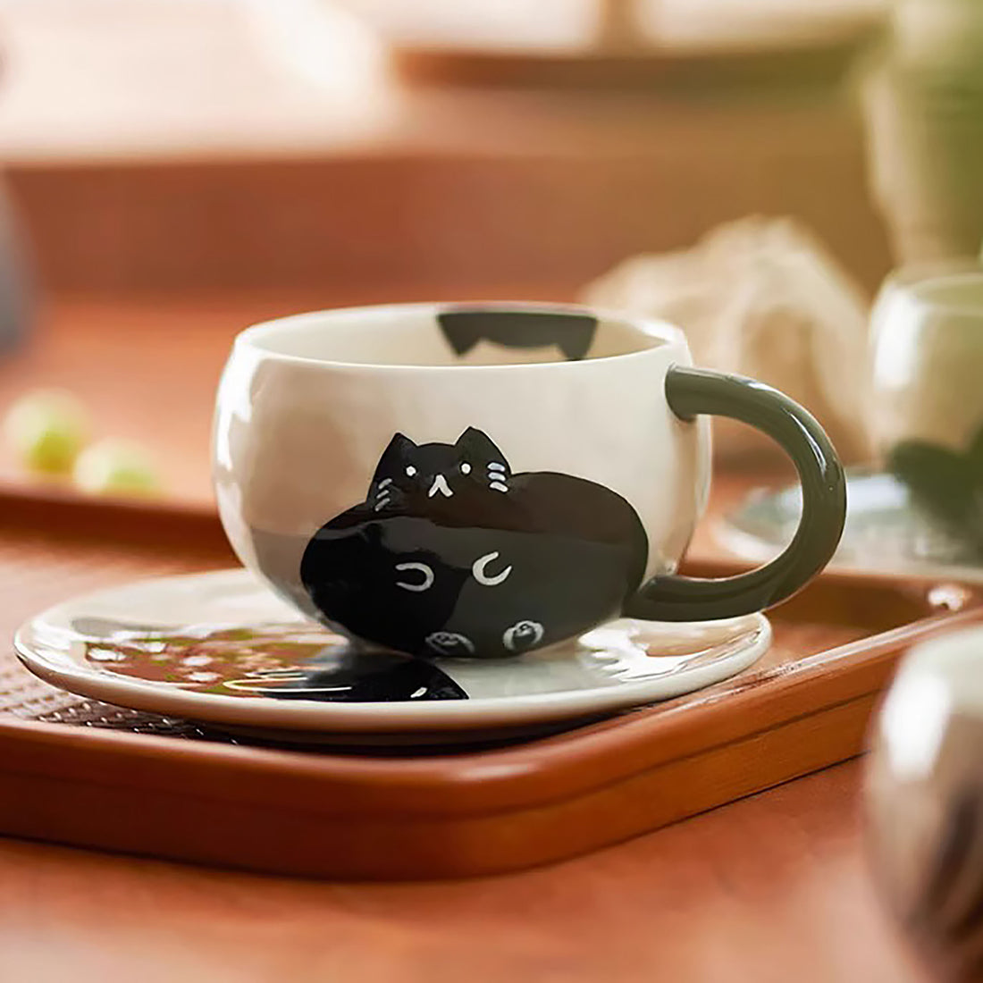 Tasse à café en céramique avec soucoupe