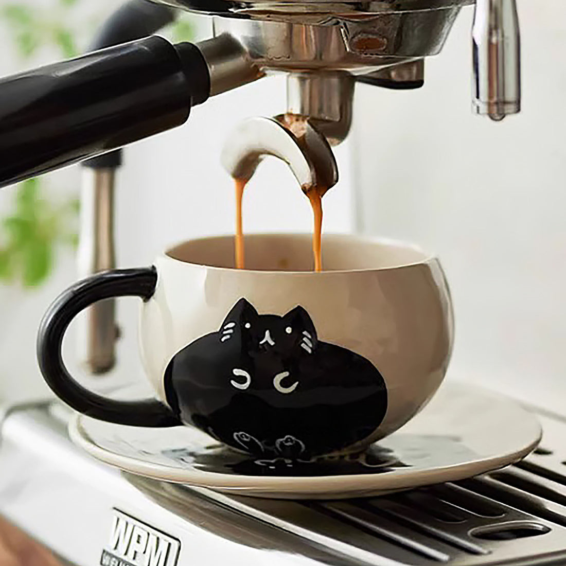 Tasse à café en céramique avec soucoupe
