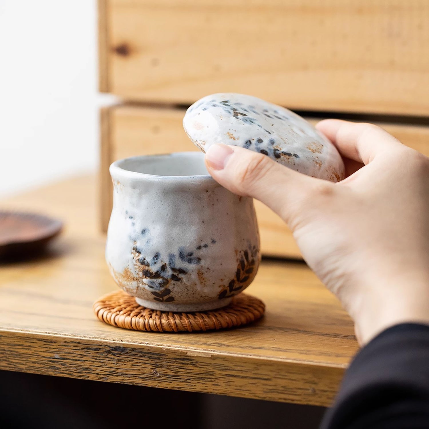 Tasse couverte en Shino-yaki 