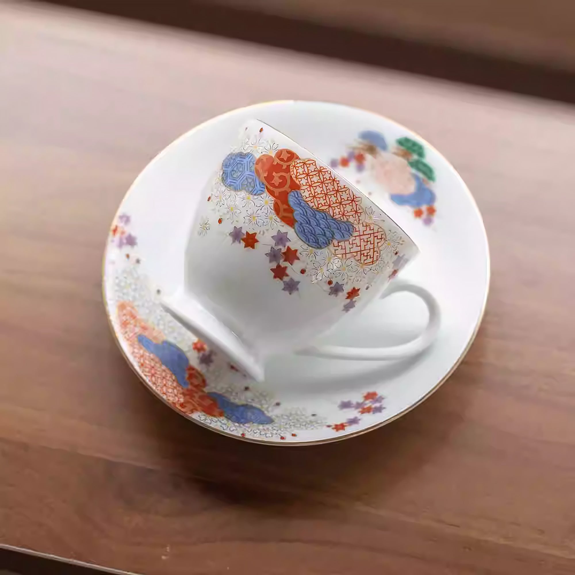 Mug à café Arita yaki avec motif nuages auspices