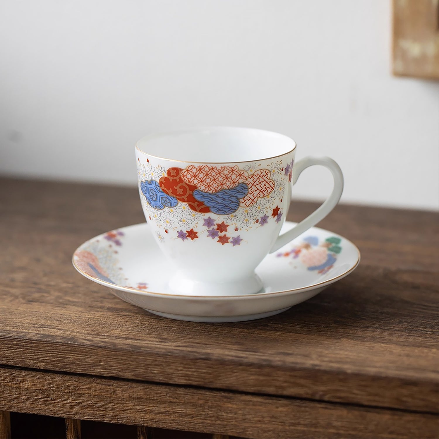 Mug à café Arita yaki avec motif nuages auspices