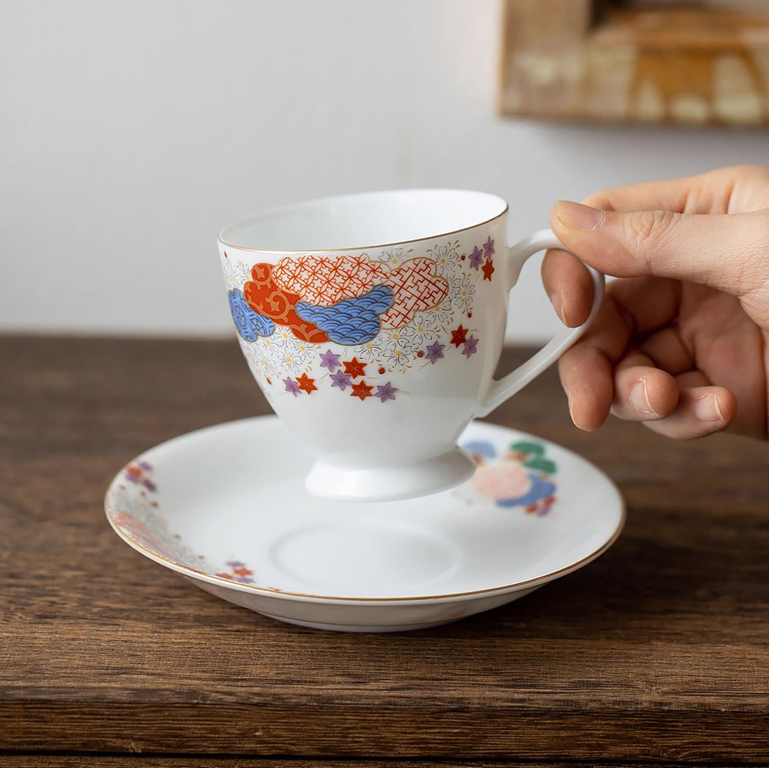 Mug à café Arita yaki avec motif nuages auspices