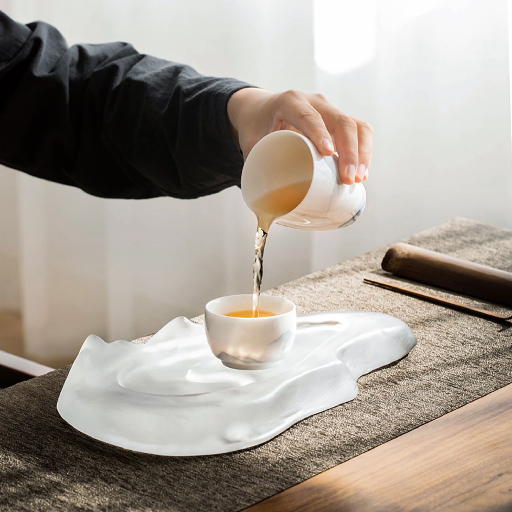 Tasse de maître en porcelaine avec motif de Montagne Lointaines