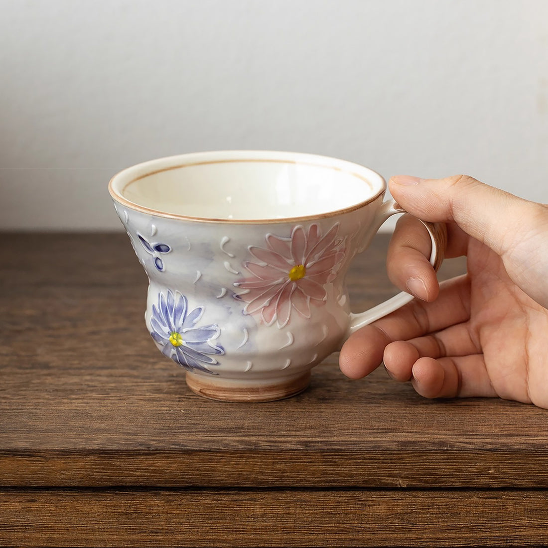 Mug Minoyaki avec motif fleuri peint à la main