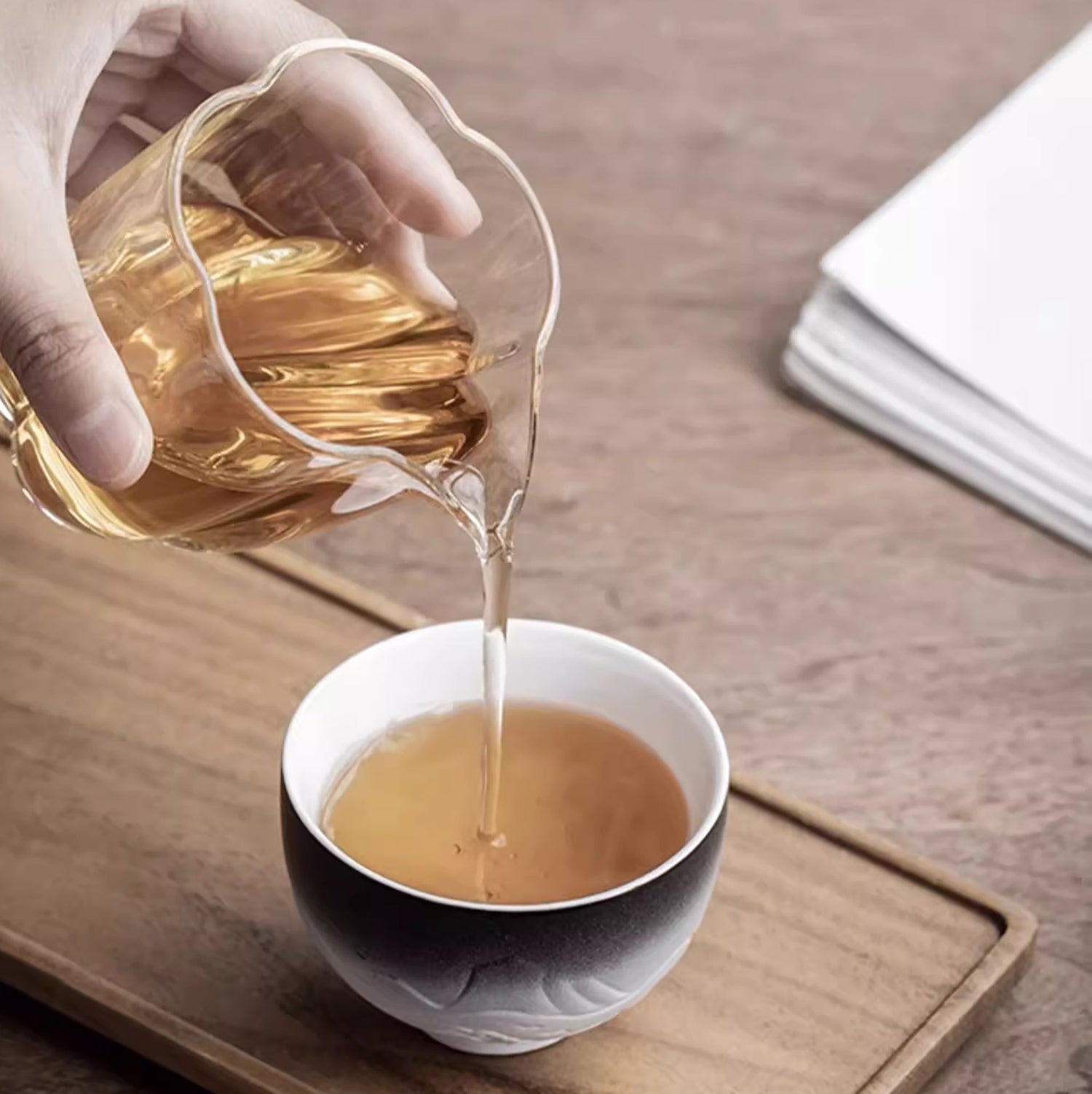 Tasse maître à thé en porcelaine avec gravure Montagnes et Mers