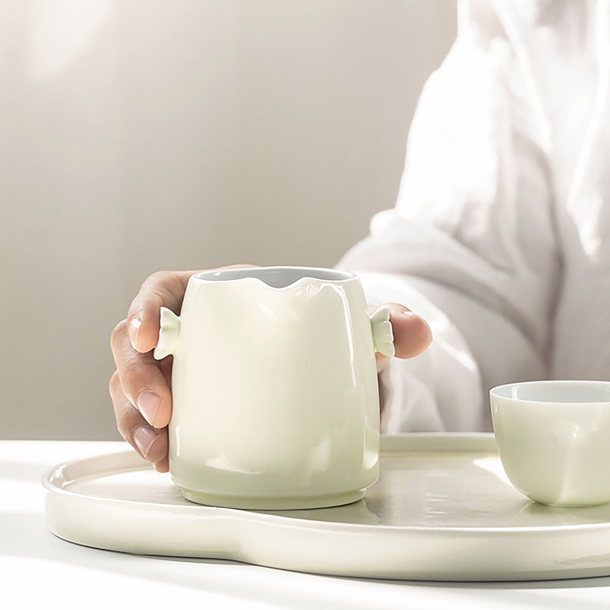 Tasse de partage en porcelaine avec émail primevère innovant