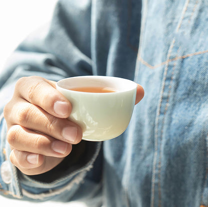 Tasse en porcelaine avec émail primevère innovant